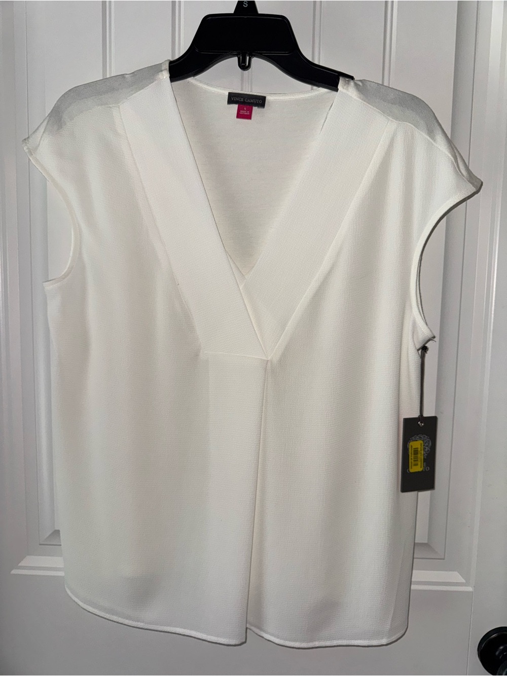 Vince Camuto White V-Neck Cap Sleeve Blouse
